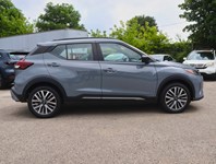 2024 Nissan Kicks SR FWD