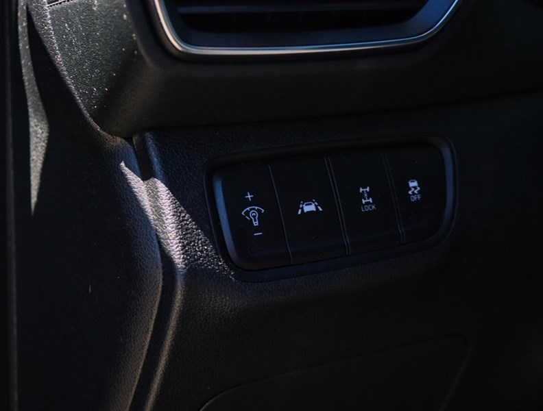 2020 Hyundai Santa Fe 2.4L Essential AWD w/Safety Package