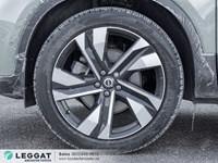 2025 Volvo XC40 B5 AWD Ultra Dark Theme