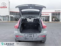 2025 Volvo XC40 B5 AWD Ultra Dark Theme