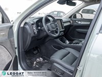 2025 Volvo XC40 B5 AWD Ultra Dark Theme