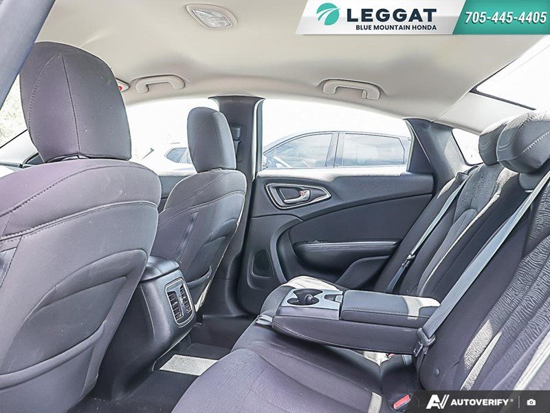 2015 Chrysler 200 4dr Sdn Limited FWD