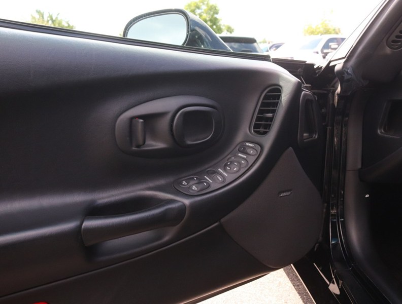 2004 Chevrolet Corvette 2dr Convertible