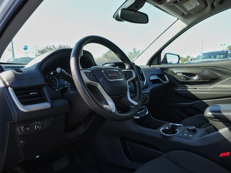 2022 GMC Terrain FWD 4dr SLE