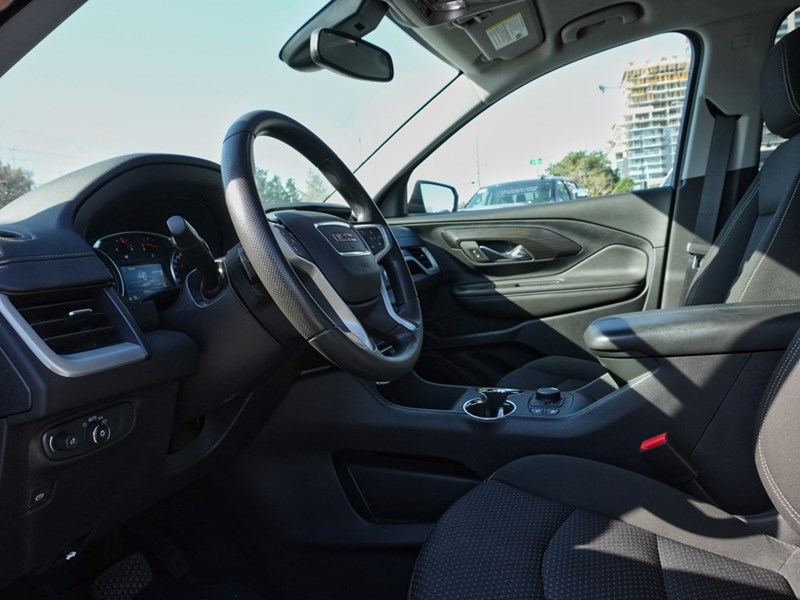2022 GMC Terrain FWD 4dr SLE
