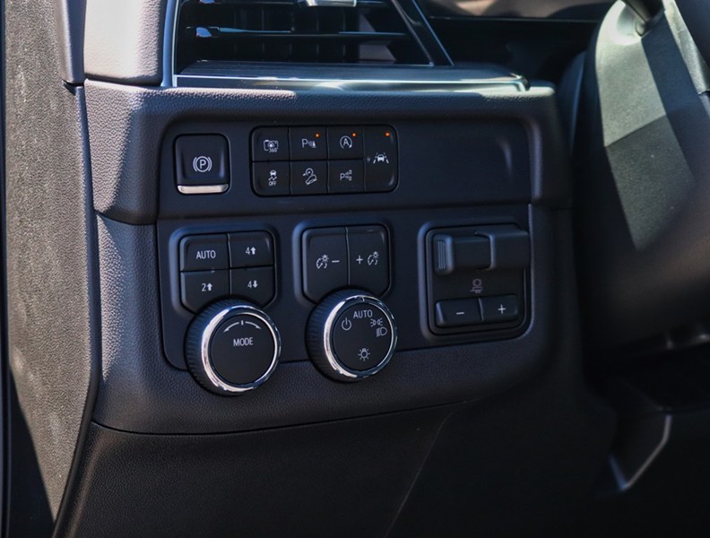 2026 Chevrolet Suburban 4WD 4dr LT