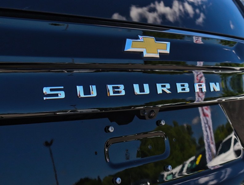 2026 Chevrolet Suburban 4WD 4dr LT