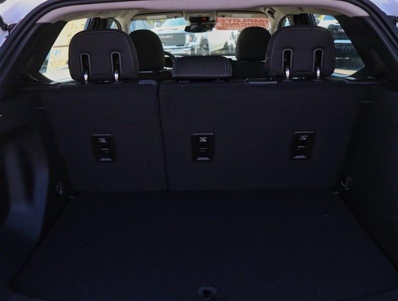 2027 Chevrolet Bolt FWD 4dr LT