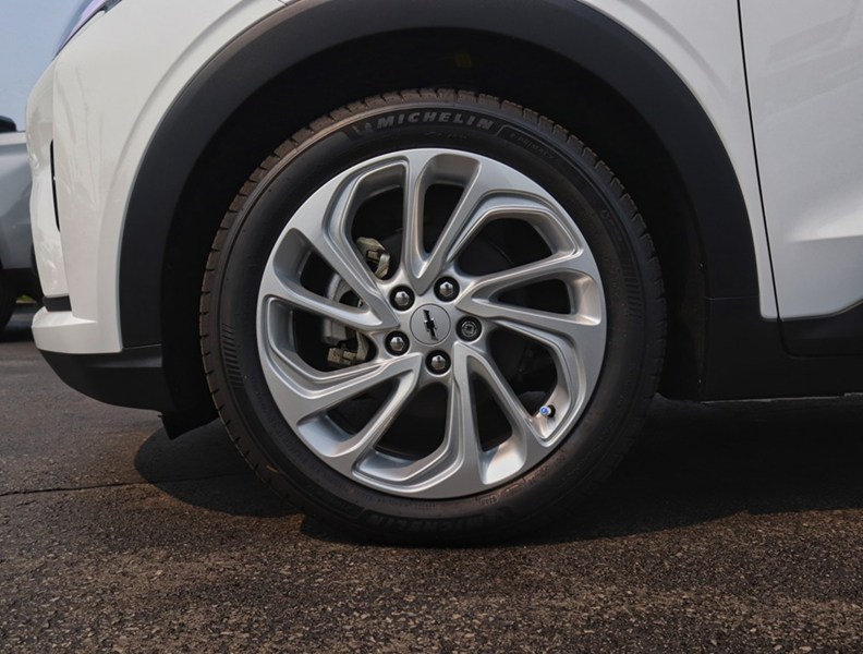 2027 Chevrolet Bolt FWD 4dr LT