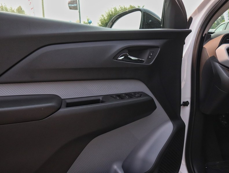 2027 Chevrolet Bolt FWD 4dr LT