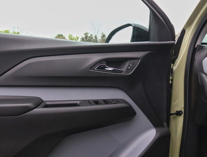 2027 Chevrolet Bolt FWD 4dr LT