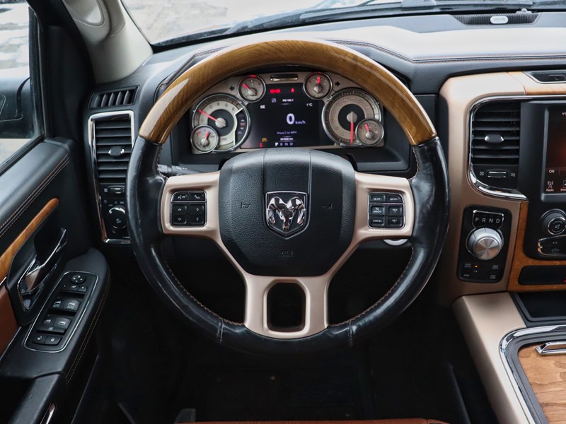 2016 RAM 1500 Laramie Longhorn | 4X4 | 3.0L | ROOF | NAV | 20s