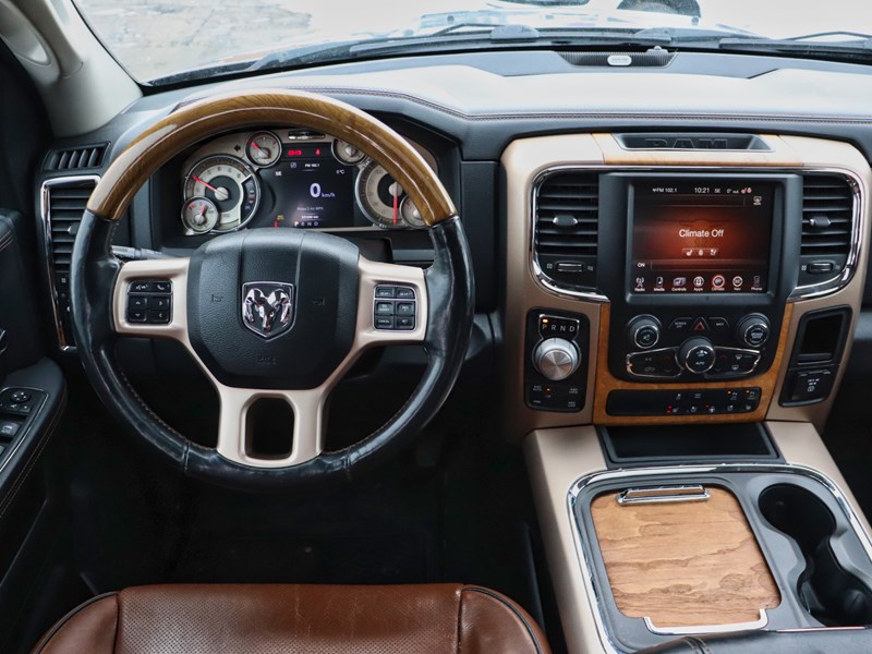 2016 RAM 1500 Laramie Longhorn | 4X4 | 3.0L | ROOF | NAV | 20s