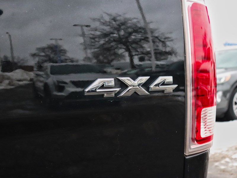 2016 RAM 1500 Laramie Longhorn | 4X4 | 3.0L | ROOF | NAV | 20s