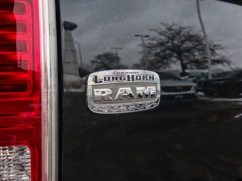 2016 RAM 1500 Laramie Longhorn | 4X4 | 3.0L | ROOF | NAV | 20s