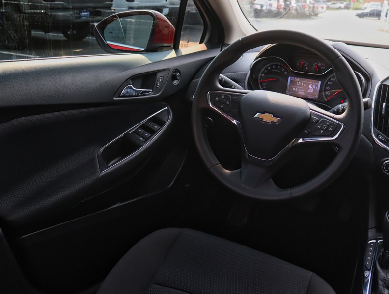 2018 Chevrolet Cruze LT | 1.4L | ROOF | TECH PKG | CONV PKG