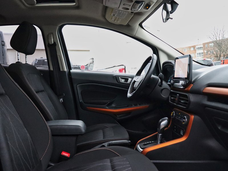 2022 Ford EcoSport SE | 4WD | 2.0L | NAV | REAR CAM | HTD SEATS | 17s