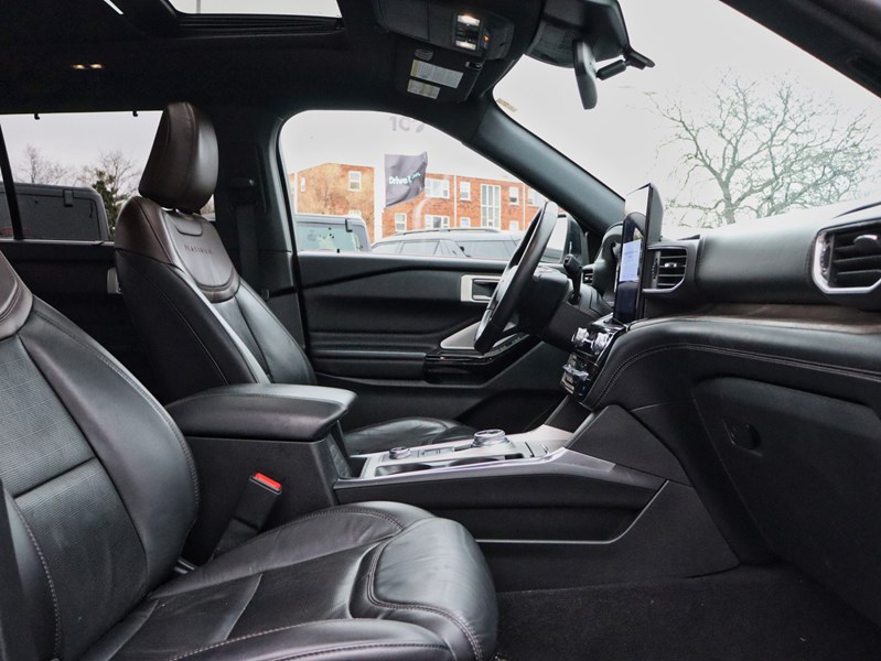 2022 Ford Explorer Platinum | 4WD | 3.0L | TECH PKG | ROOF | NAV |21s