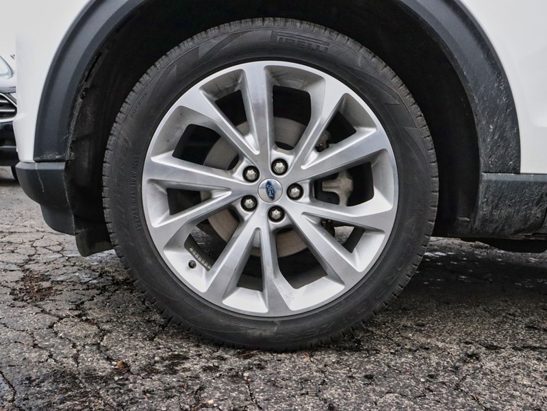 2022 Ford Explorer Platinum | 4WD | 3.0L | TECH PKG | ROOF | NAV |21s