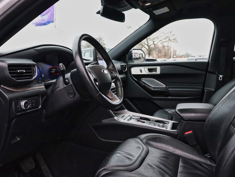 2022 Ford Explorer Platinum | 4WD | 3.0L | TECH PKG | ROOF | NAV |21s