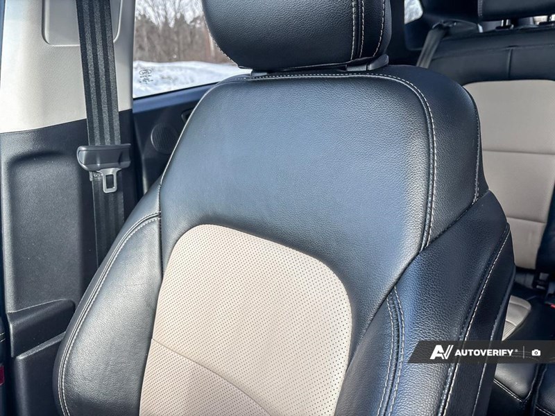 2022 Ford Escape Titanium Hybrid AWD