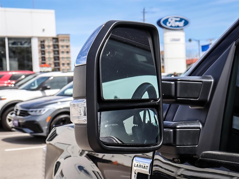 2022 Ford F-250 LARIAT 4WD Crew Cab 6.75' Box