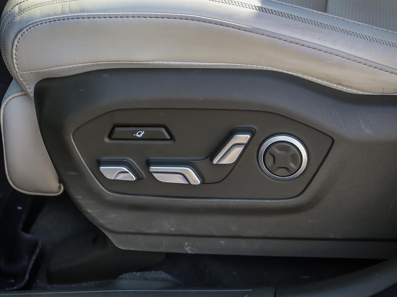 2024 Hyundai Santa Fe Ultimate Calligraphy AWD w/Beige Interior