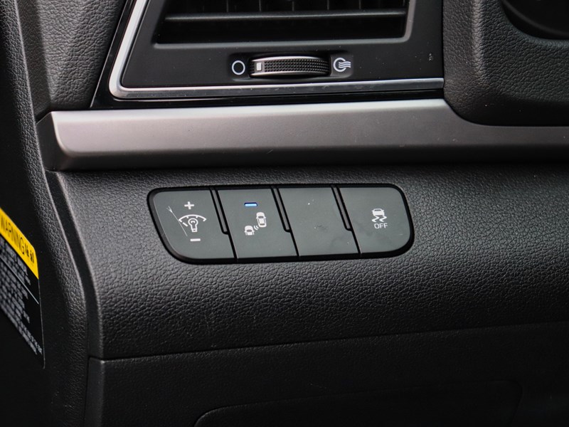 2017 Hyundai Elantra GLS | Heated Seats | Bluetooth | Smart Key