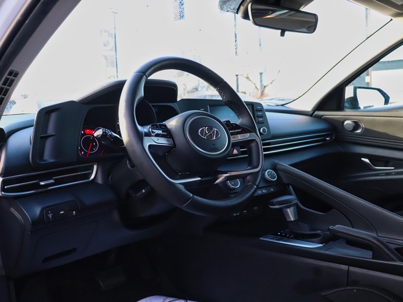 2022 Hyundai Elantra Preferred IVT