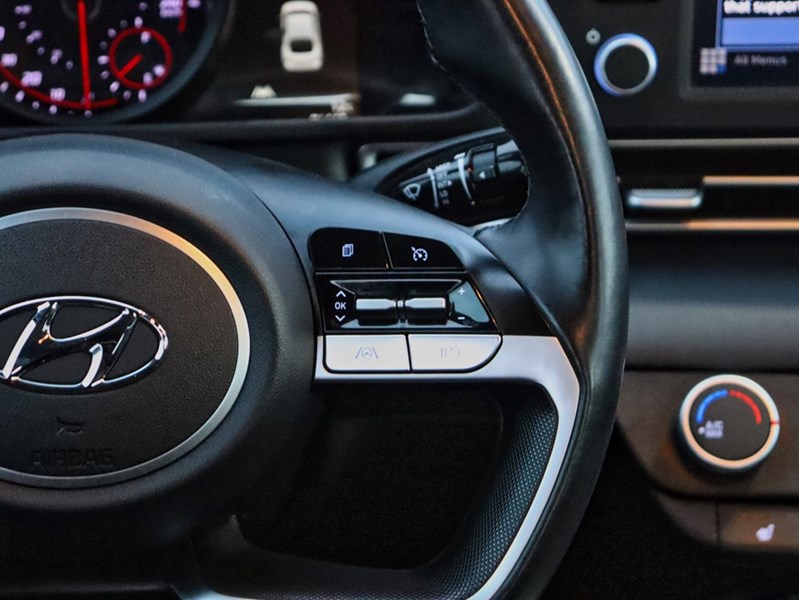 2022 Hyundai Elantra Preferred IVT