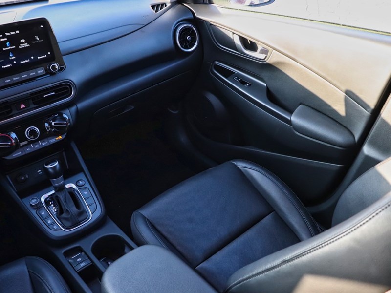 2023 Hyundai Kona Preferred AWD | Sun & Leather Package | Blind Spot