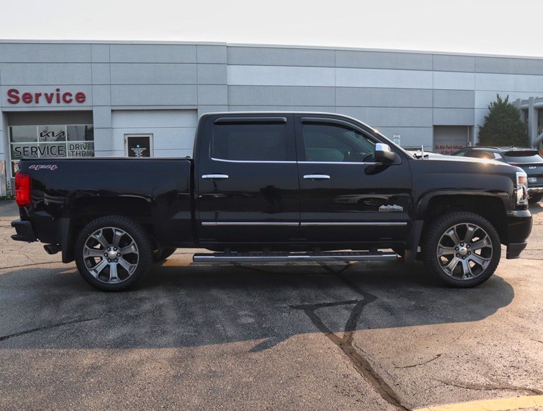 2017 Chevrolet Silverado 1500 HIGH COUNTRY 5.3L-PENDING SOLD