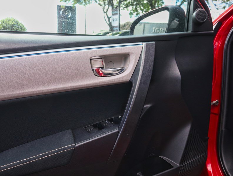 2015 Toyota Corolla 4dr Sdn CVT LE