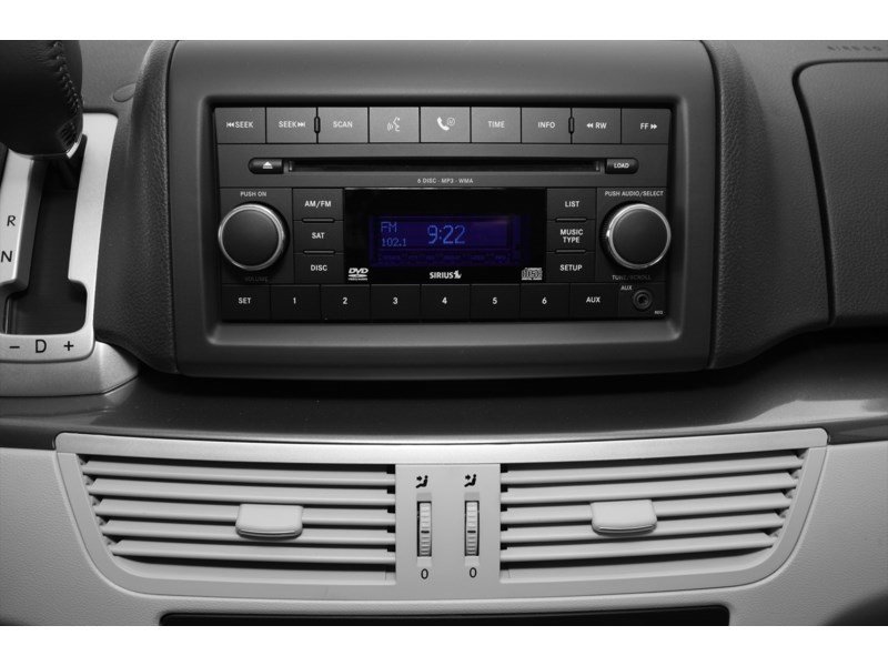 2011 Volkswagen Routan 4dr Wgn Comfortline Interior Shot 2