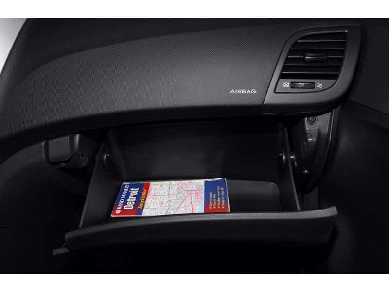 2012 Hyundai Accent 5dr HB Auto GL Interior Shot 4