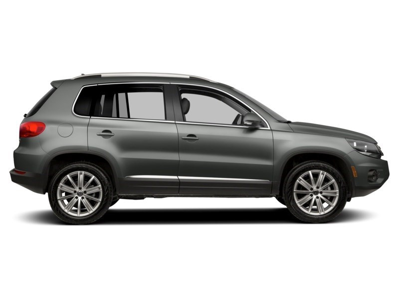 2017 Volkswagen Tiguan 4MOTION 4dr Wolfsburg Edition Exterior Shot 11