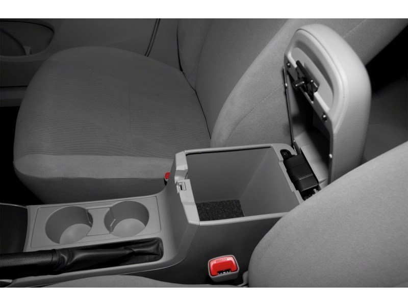 2013 Toyota Corolla 4dr Sdn Auto LE Interior Shot 8