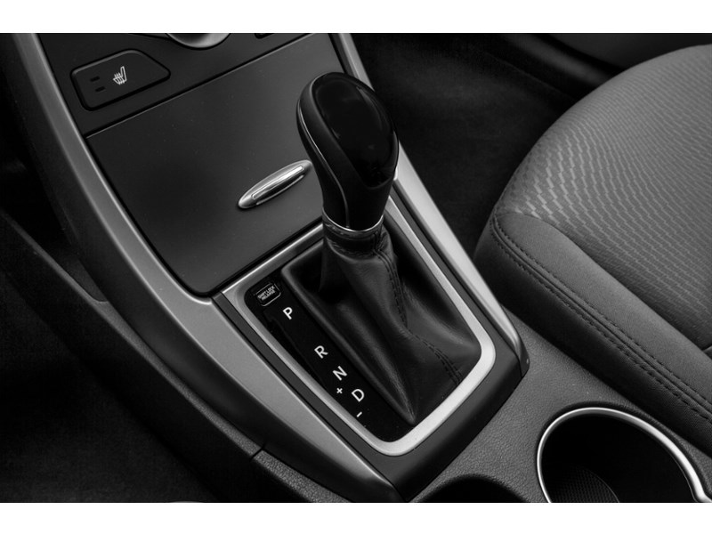 2014 Hyundai Elantra 4dr Sdn Auto Limited Exterior Shot 12