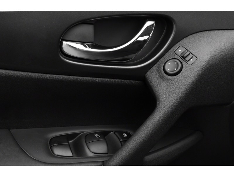 2014 Nissan Rogue AWD 4dr SV Exterior Shot 14
