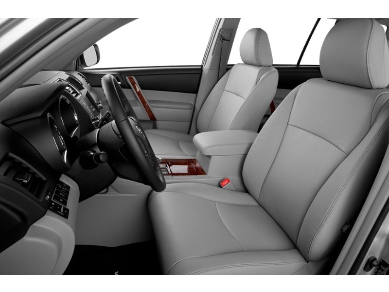 2013 Toyota Highlander 4WD 4dr Interior Shot 4