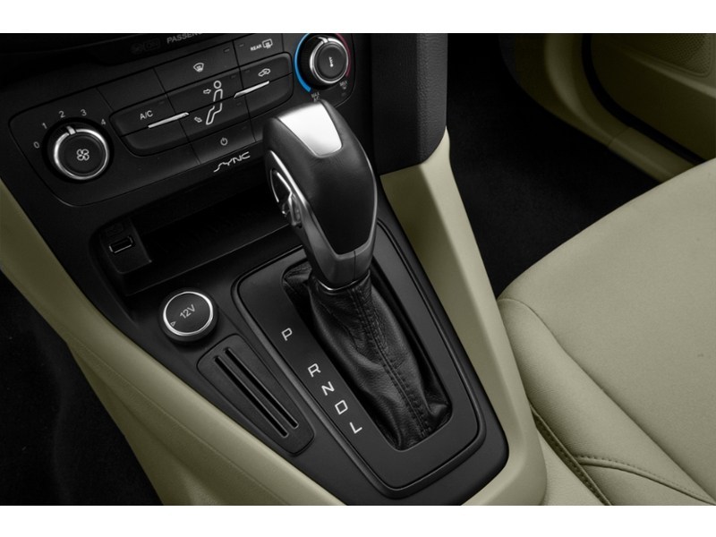 2016 Ford Focus 4dr Sdn SE Exterior Shot 12