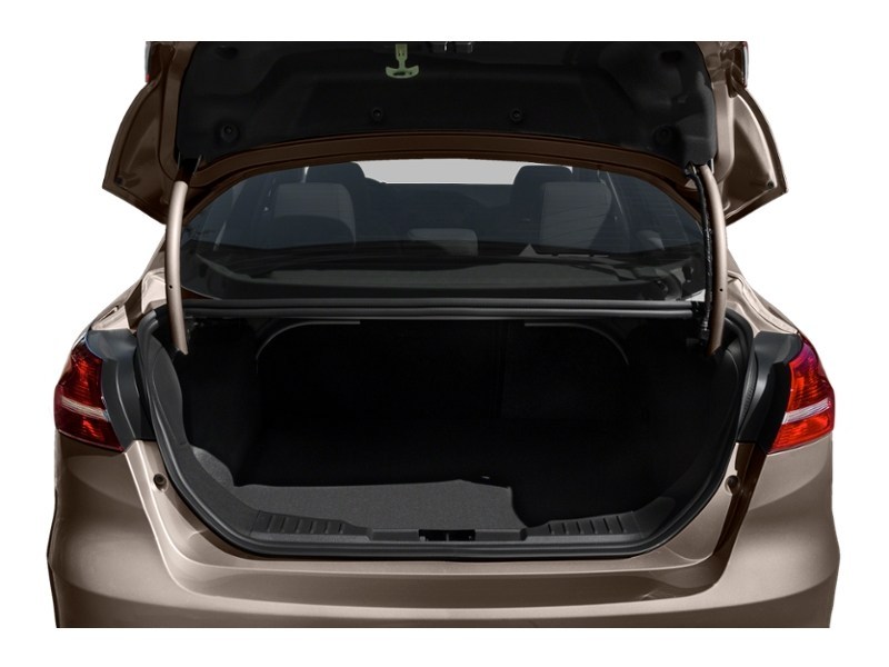 2016 Ford Focus 4dr Sdn SE Exterior Shot 4
