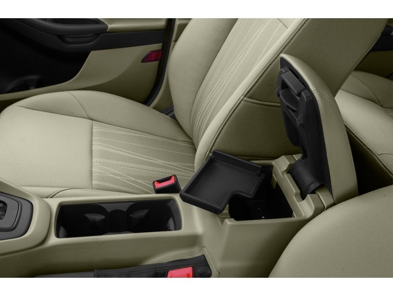 2016 Ford Focus 4dr Sdn SE Interior Shot 8