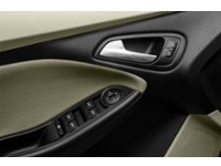2015 Ford Focus 4dr Sdn SE Exterior Shot 14