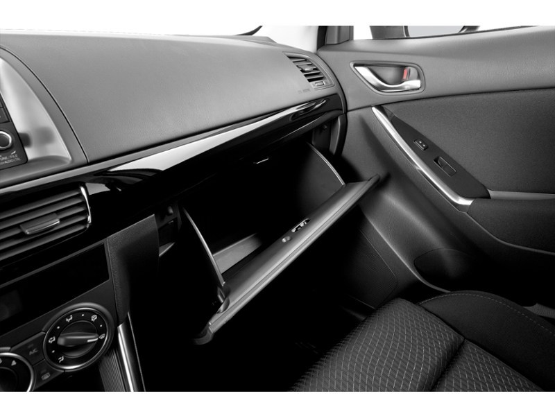 2015 Mazda CX-5 FWD 4dr Man GX Interior Shot 3