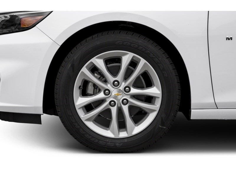 2018 Chevrolet Malibu 4dr Sdn LT w/1LT Exterior Shot 5