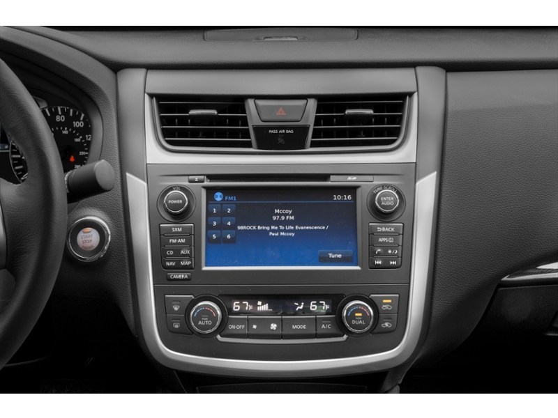2017 Nissan Altima 4dr Sdn I4 CVT 2.5 SL Interior Shot 2