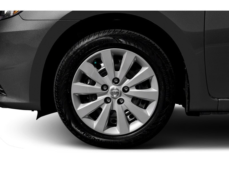 2018 Nissan Sentra SV CVT Exterior Shot 5