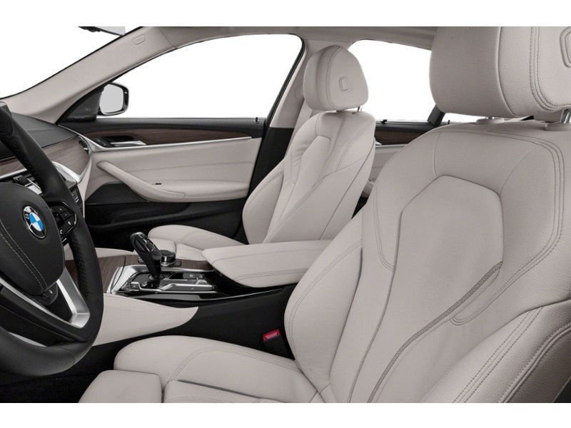 2018 BMW 5 Series 530i xDrive Sedan Interior Shot 4