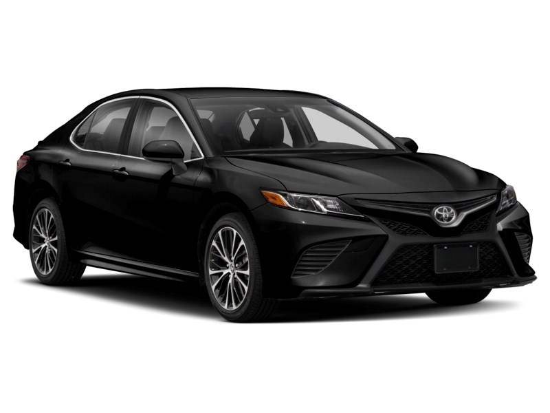 2020 Toyota Camry SE Auto Exterior Shot 9